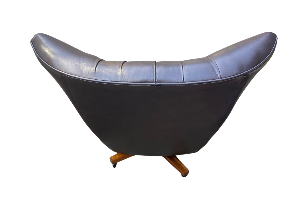 Blofeld Villain Chair 1